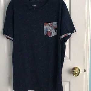 S.Oliver Men’s SS T-Shirt with embellished front pocket and arm cuffs. Sz XXL